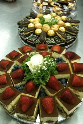 dessert tray brownie cookie tiramisu